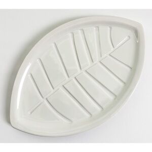 NWT Ikea white leaf pattern dish